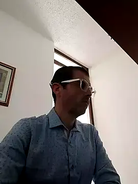 Snapshot of Fuegosutil chatting on December 3, 6:50 pm Fuegosutil online show from December 3, 6:50 pm