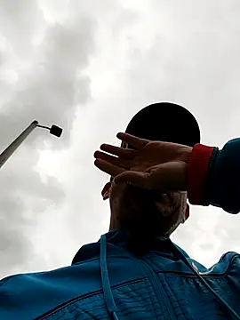 Snapshot of Fuegosutil chatting on December 4, 4:16 pm Fuegosutil online show from December 4, 4:16 pm