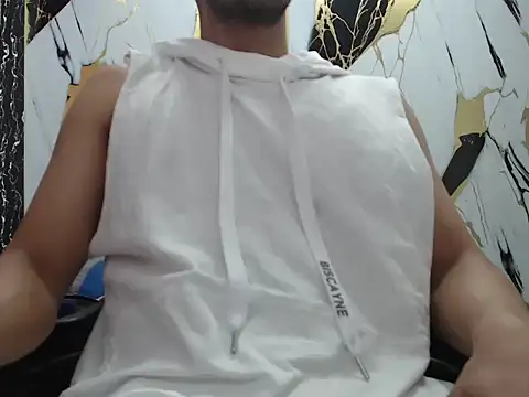 simonm667 online show from May 16, 8:29 pm