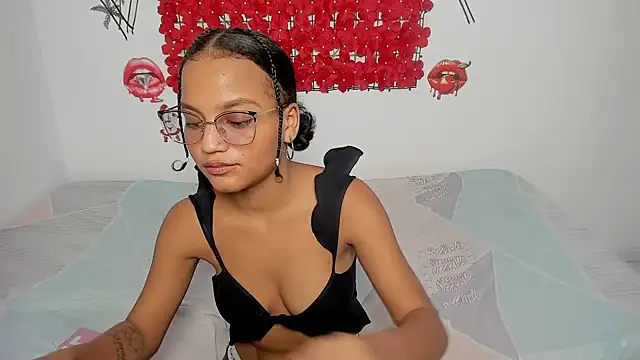 Snapshot of Tania_hot0 chatting on December 14, 5:51 pm Tania hot0 online show from December 14, 5:51 pm