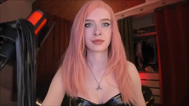 Snapshot of Mistress_Iris chatting on November 27, 6:32 pm Mistress Iris online show from November 27, 6:32 pm