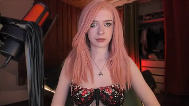 Snapshot of Mistress_Iris chatting on November 29, 4:21 pm Mistress Iris online show from November 29, 4:21 pm