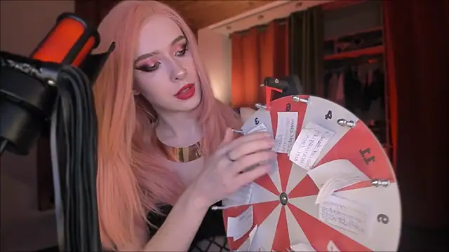 Snapshot of Mistress_Iris chatting on December 5, 9:00 pm Mistress Iris online show from December 5, 9:00 pm