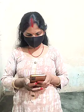 Pooja bhabhi00 online show from December 17, 6:30 am