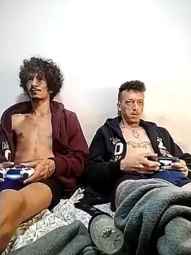 theyllorwillian online show from December 5, 6:33 am