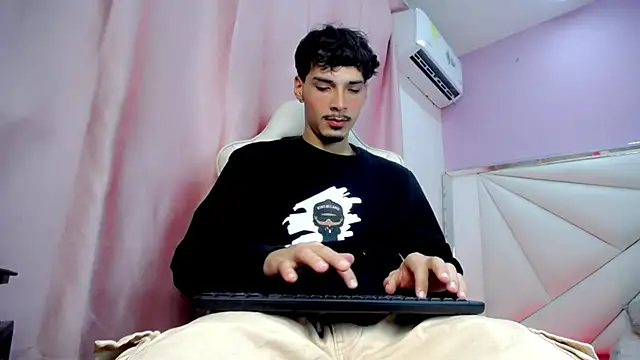 Yankeee  online show from December 14, 4:29 am