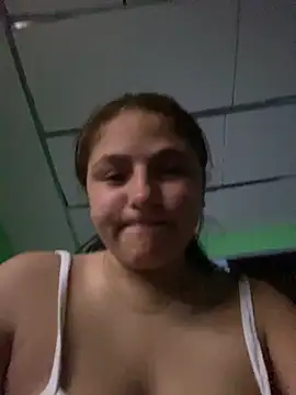 Snapshot of Emily_milk_1 chatting on June 21, 6:05 am Emily milk 1 online show from June 21, 6:05 am