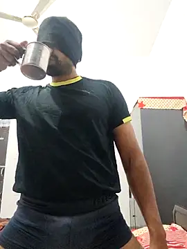 Snapshot of Amit22122 chatting on December 5, 4:10 am Amit22122 online show from December 5, 4:10 am