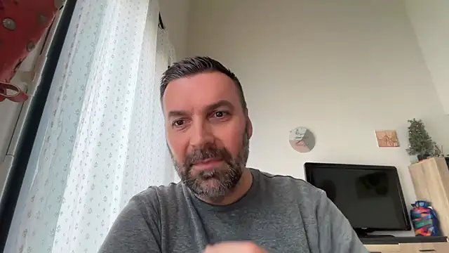 coolsmith81 online show from May 12, 7:49 am