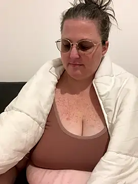 bea french curvy online show from January 13, 7:41 pm