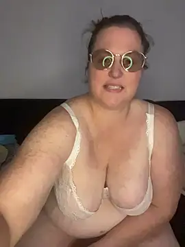Snapshot of bea_french_curvy chatting on April 9, 8:25 pm bea french curvy online show from April 9, 8:25 pm