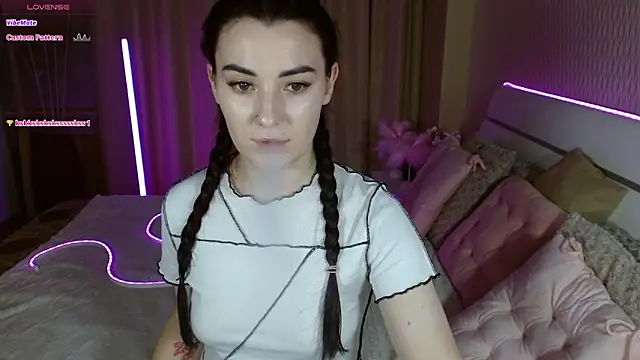 Snapshot of AdeleCutie chatting on December 2, 12:16 am AdeleCutie online show from December 2, 12:16 am