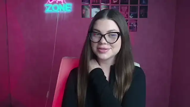 Snapshot of Violetta_Brilliant chatting on December 1, 1:16 pm Violetta Brilliant online show from December 1, 1:16 pm