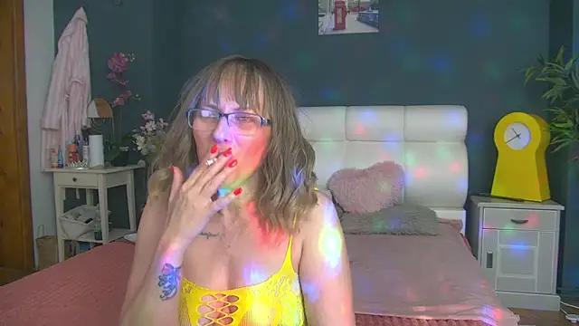 Snapshot of Cougar_Milff chatting on May 6, 4:12 pm Cougar Milff online show from May 6, 4:12 pm