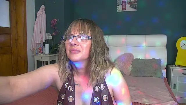 Snapshot of Cougar_Milff chatting on May 8, 4:12 pm Cougar Milff online show from May 8, 4:12 pm