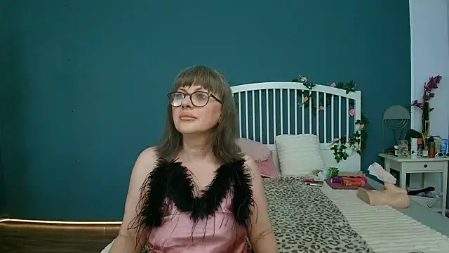 Snapshot of Cougar_Milff chatting on July 2, 7:53 pm Cougar Milff online show from July 2, 7:53 pm