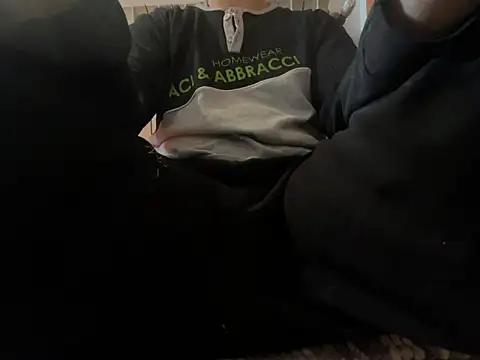 Snapshot of erdestruttor18 chatting on December 1, 10:31 am erdestruttor18 online show from December 1, 10:31 am