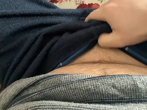 erdestruttor18 online show from March 16, 7:12 am