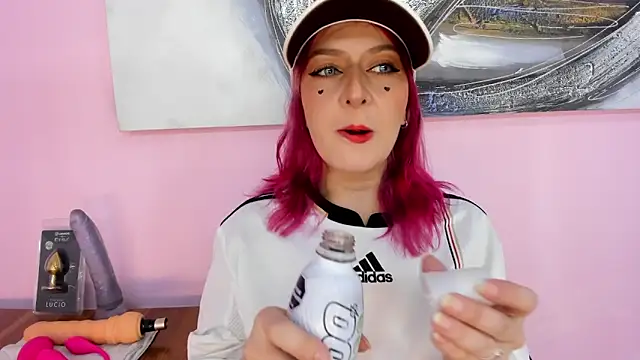 Snapshot of samanta-fox chatting on December 16, 1:05 pm samanta-fox online show from December 16, 1:05 pm