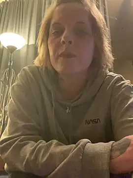 Snapshot of Tiffy90 chatting on December 16, 9:31 pm Tiffy90 online show from December 16, 9:31 pm