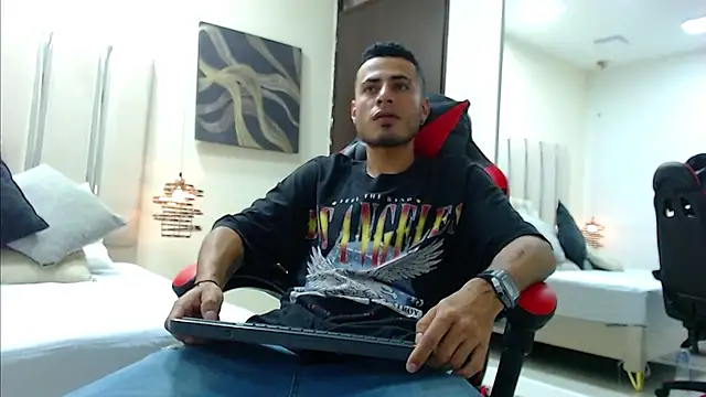 Snapshot of MatthewCullen chatting on December 1, 9:20 pm MatthewCullen online show from December 1, 9:20 pm