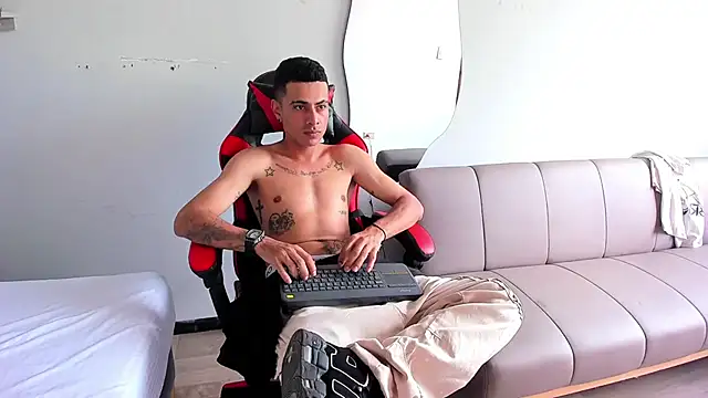 Snapshot of MatthewCullen chatting on December 3, 7:23 pm MatthewCullen online show from December 3, 7:23 pm