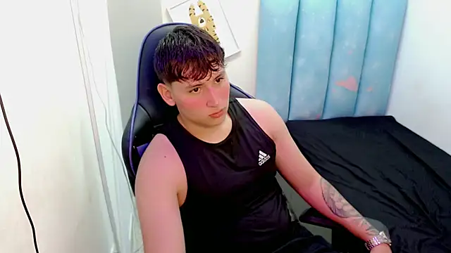 Snapshot of d_moneyy_ chatting on November 27, 9:17 pm d moneyy online show from November 27, 9:17 pm