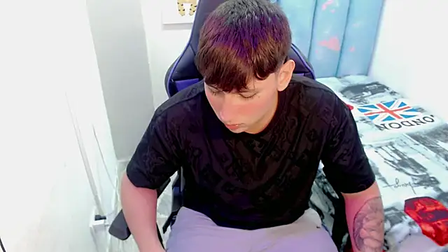 Snapshot of d_moneyy_ chatting on November 28, 8:33 pm d moneyy online show from November 28, 8:33 pm