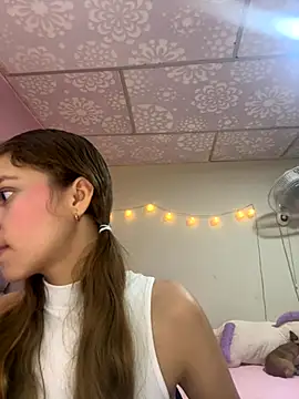 Snapshot of Vanneskk chatting on December 5, 1:31 pm Vanneskk online show from December 5, 1:31 pm