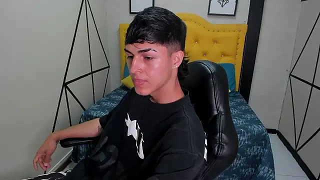 Ethan Jamees online show from February 26, 7:35 pm