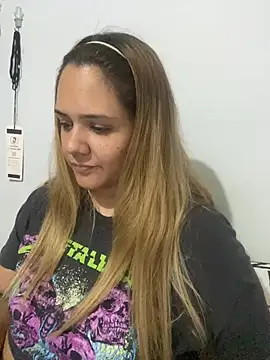 Snapshot of LoreinnFox chatting on April 6, 4:46 am LoreinnFox online show from April 6, 4:46 am