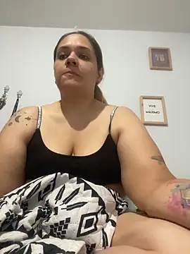 Snapshot of LoreinnFox chatting on April 12, 6:46 pm LoreinnFox online show from April 12, 6:46 pm
