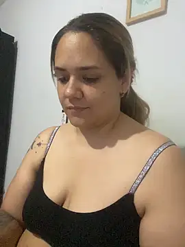 Snapshot of LoreinnFox chatting on April 13, 6:52 am LoreinnFox online show from April 13, 6:52 am