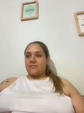 Snapshot of LoreinnFox chatting on April 16, 3:51 am LoreinnFox online show from April 16, 3:51 am