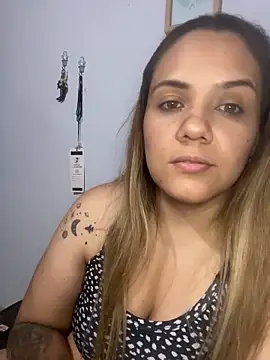 Snapshot of LoreinnFox chatting on April 19, 5:18 am LoreinnFox online show from April 19, 5:18 am