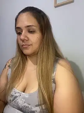 Snapshot of LoreinnFox chatting on April 21, 3:57 am LoreinnFox online show from April 21, 3:57 am