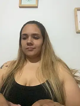 Snapshot of LoreinnFox chatting on April 25, 4:04 am LoreinnFox online show from April 25, 4:04 am