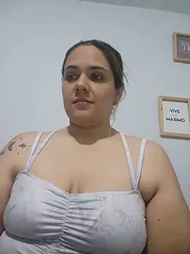 Snapshot of LoreinnFox chatting on April 28, 4:06 am LoreinnFox online show from April 28, 4:06 am
