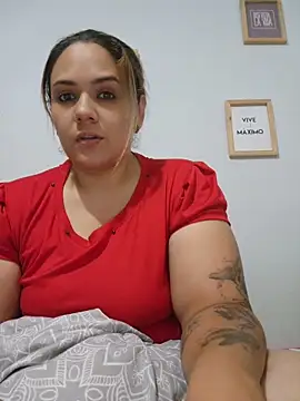 Snapshot of LoreinnFox chatting on May 3, 4:40 am LoreinnFox online show from May 3, 4:40 am