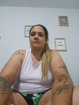 Snapshot of LoreinnFox chatting on June 2, 3:30 am LoreinnFox online show from June 2, 3:30 am