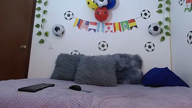 MarillynMorgan online show from June 21, 1:46 pm