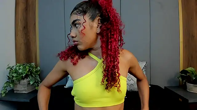 Snapshot of Red_Vel_ chatting on December 4, 10:57 am Red Vel online show from December 4, 10:57 am