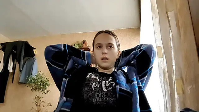 Snapshot of SophieHazely chatting on December 15, 5:44 am SophieHazely online show from December 15, 5:44 am