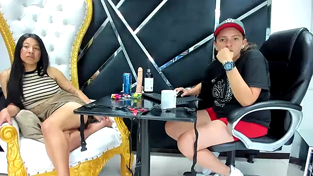 Alyssa Noah online show from December 19, 4:30 am