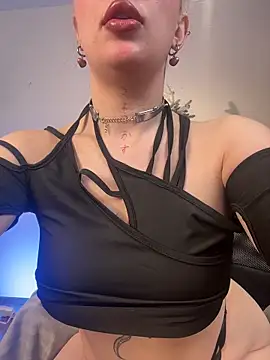 Snapshot of Helga_vibe chatting on December 15, 6:06 am Helga vibe online show from December 15, 6:06 am