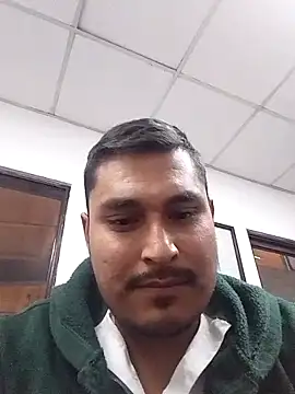 Snapshot of cristian112090 chatting on January 5, 9:18 pm cristian112090 online show from January 5, 9:18 pm