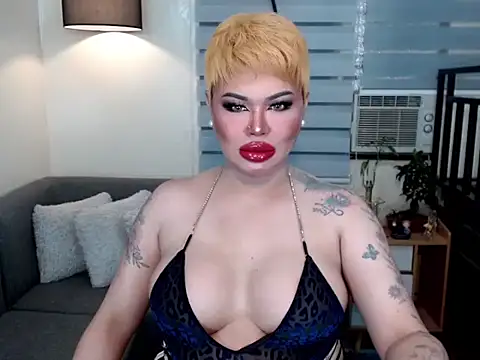 Snapshot of StarletSeductress chatting on April 15, 6:04 pm StarletSeductress online show from April 15, 6:04 pm