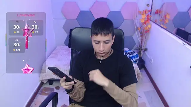 Snapshot of AngelRonson_ chatting on December 4, 4:11 am AngelRonson online show from December 4, 4:11 am