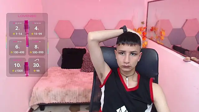 Snapshot of AngelRonson_ chatting on December 5, 3:48 am AngelRonson online show from December 5, 3:48 am