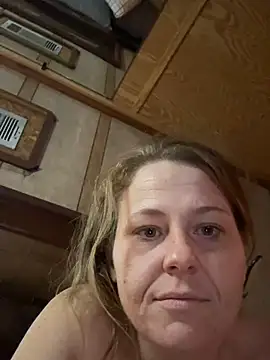 Snapshot of WhitNmike chatting on December 18, 1:17 pm WhitNmike online show from December 18, 1:17 pm